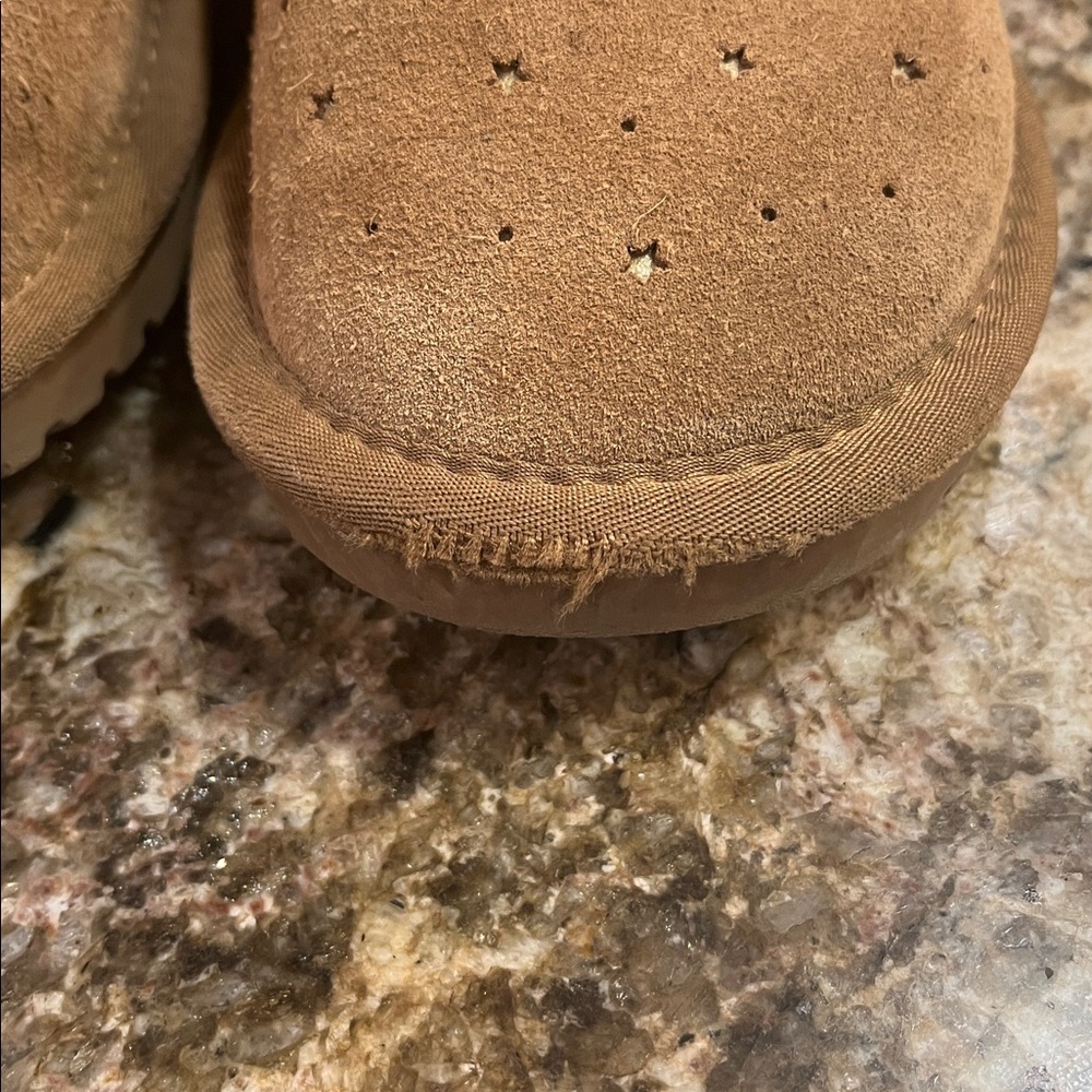 UGG Kids Tan Boots with Soft Cream Lining - Picture 2 of 5